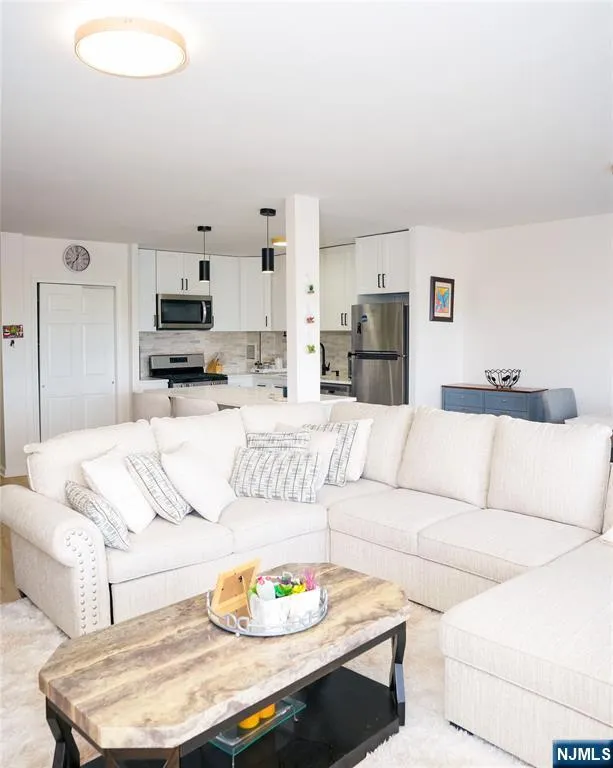 276 Prospect Street 5E East Orange, NJ 07017