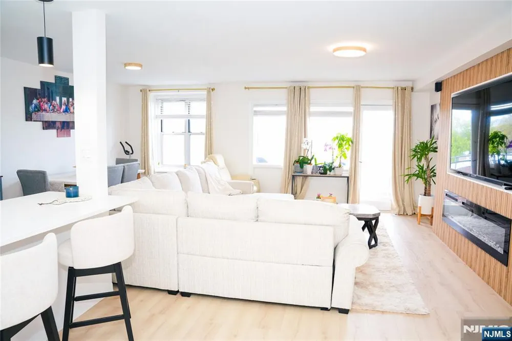 276 Prospect Street 5E East Orange, NJ 07017