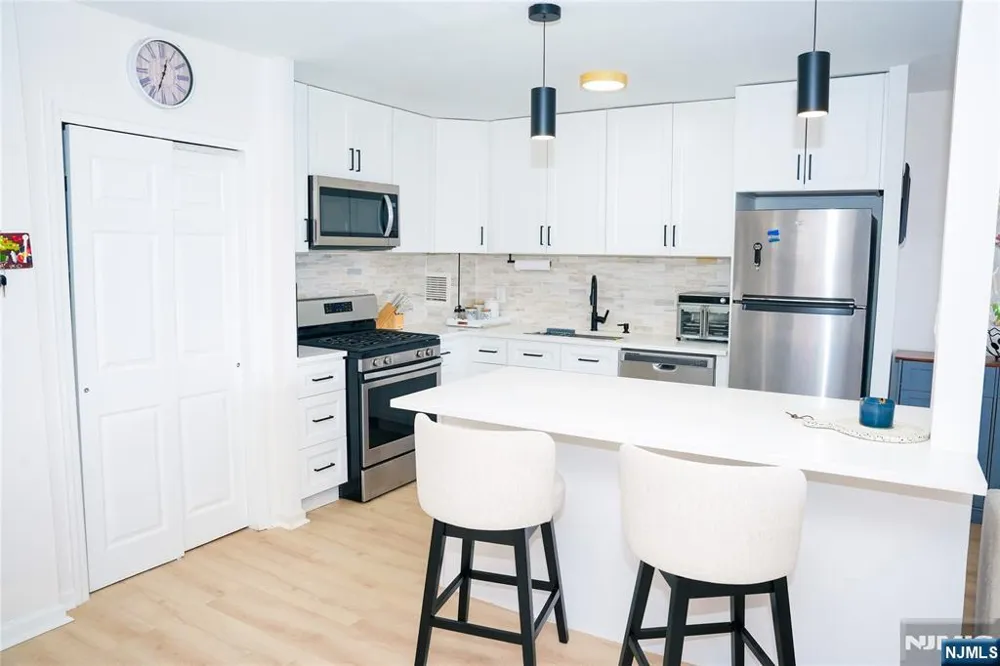 276 Prospect Street 5E East Orange, NJ 07017