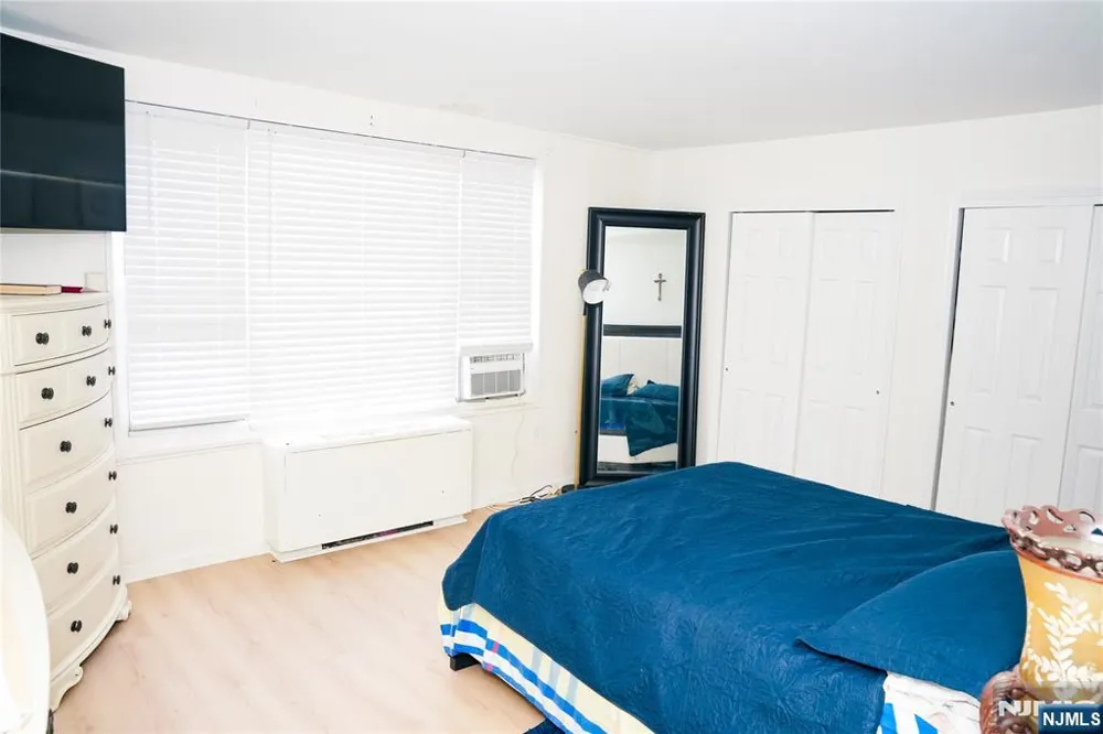 276 Prospect Street 5E East Orange, NJ 07017