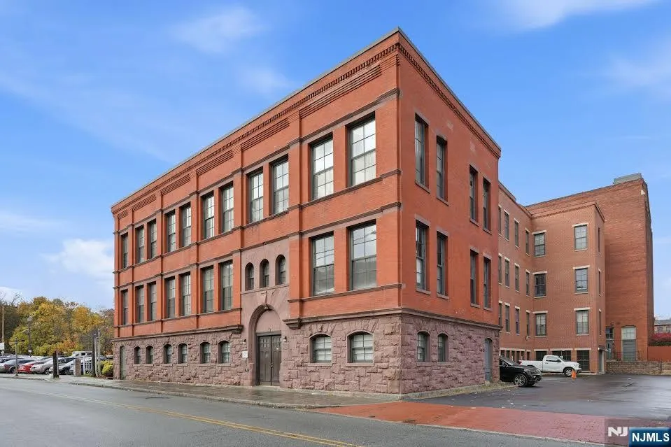 19 Market 205 Paterson, NJ 07501