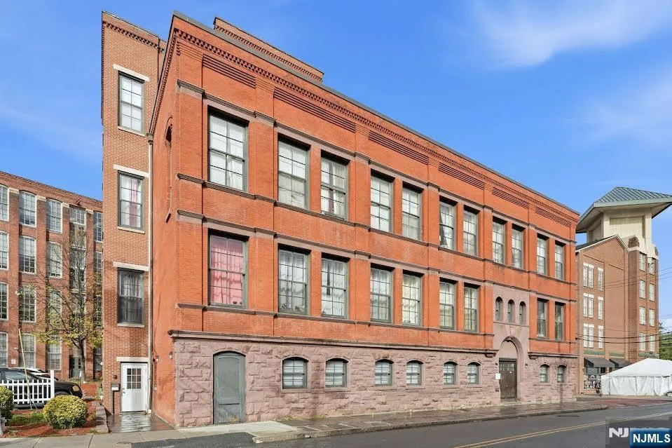 19 Market 205 Paterson, NJ 07501