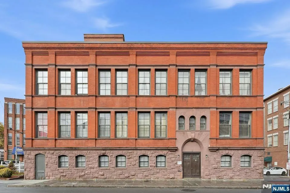 19 Market 205 Paterson, NJ 07501