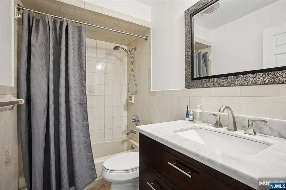 416 68th Street 11 Guttenberg, NJ 07093