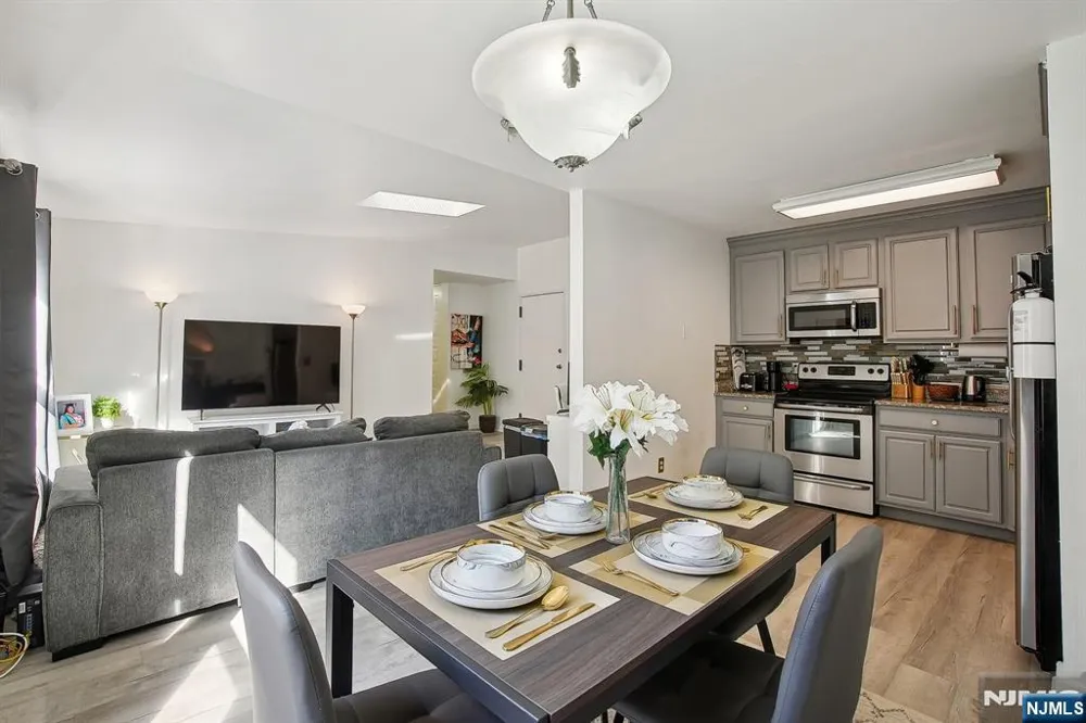 416 68th Street 11 Guttenberg, NJ 07093
