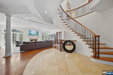 713 Bellaire Drive