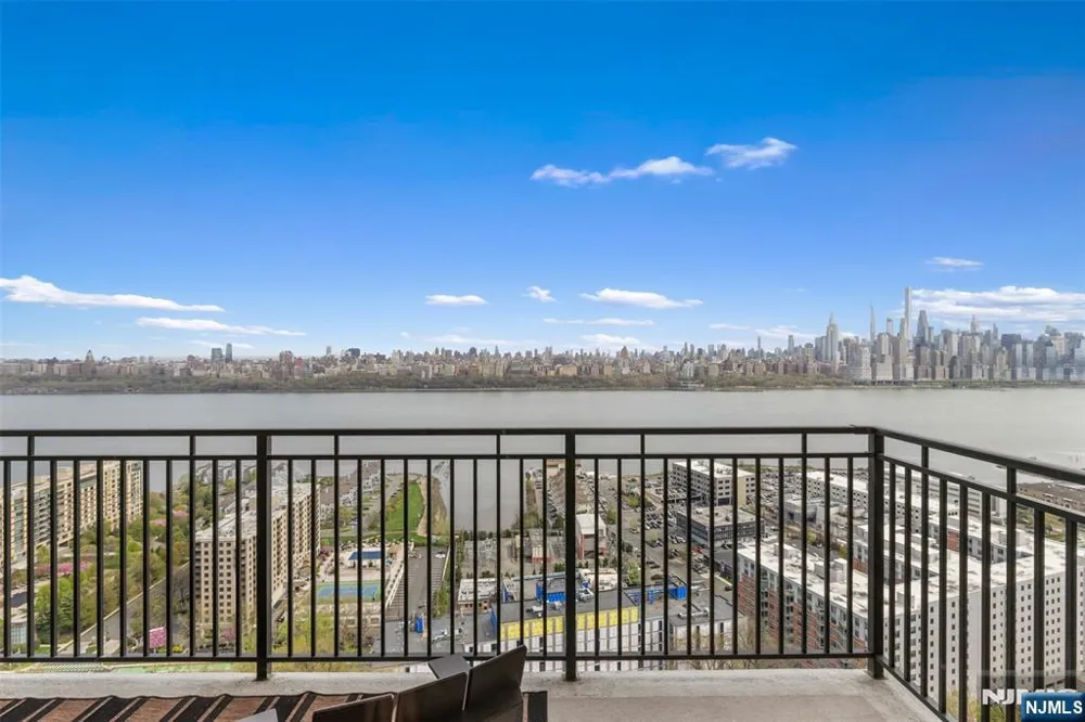 7855 Boulevard East 19G North Bergen, NJ 07047