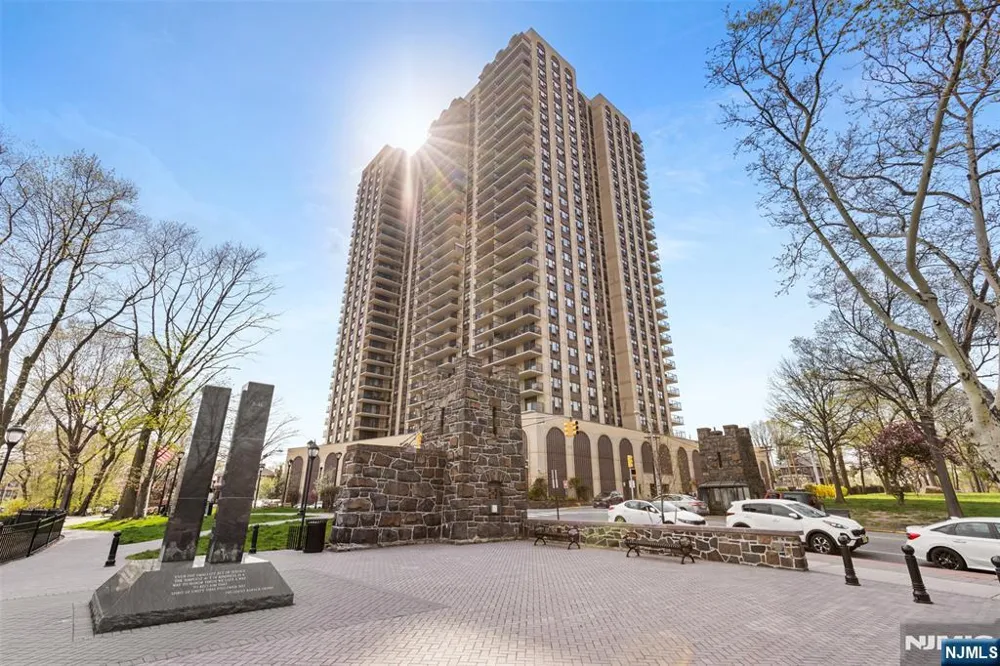 7855 Boulevard East 19G North Bergen, NJ 07047