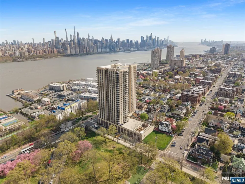 7855 Boulevard East 19G North Bergen, NJ 07047