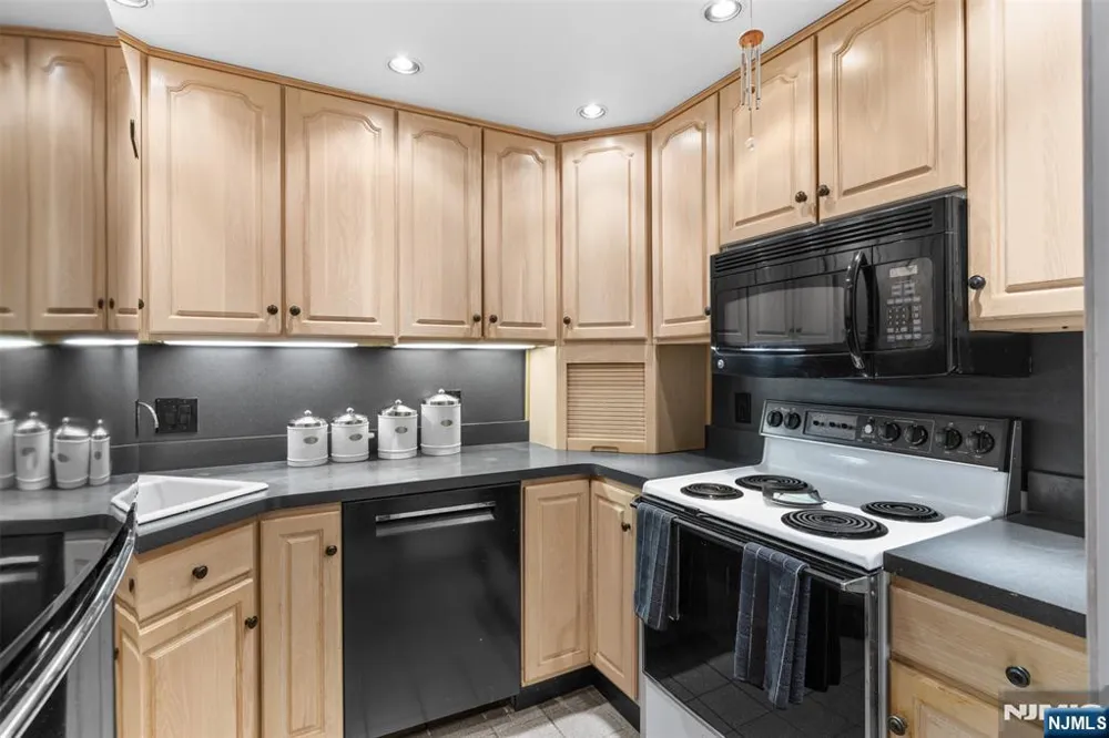 7855 Boulevard East 19G North Bergen, NJ 07047