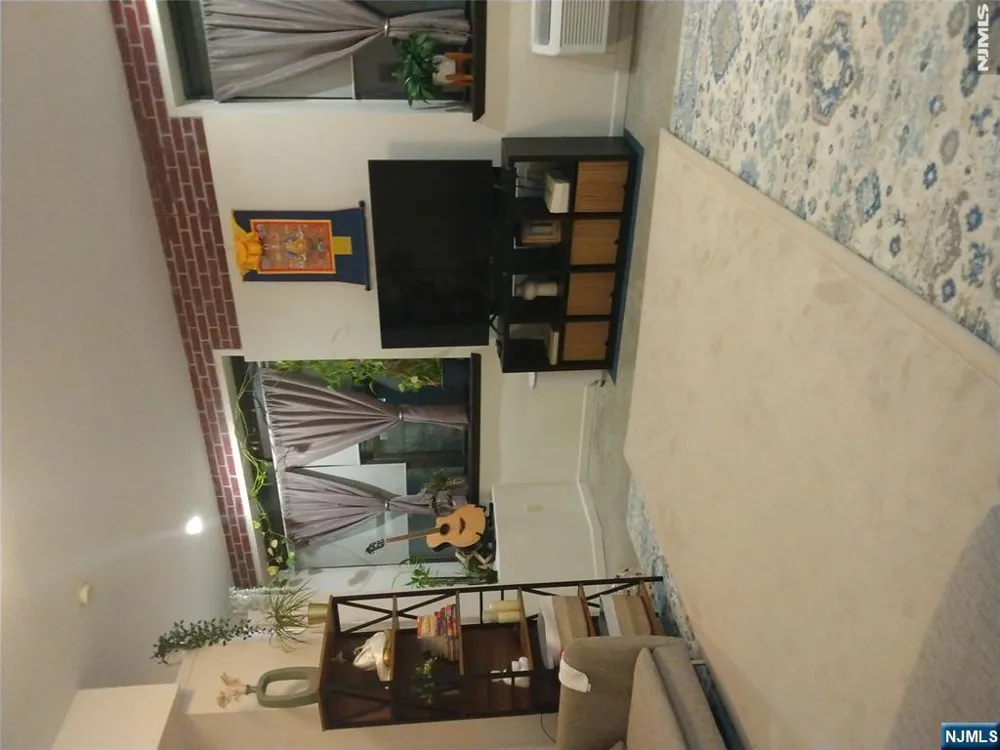 111 Mulberry Street 6J Newark, NJ 07102