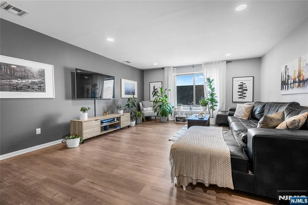 7430 Kennedy Boulevard 304 North Bergen, NJ 07047