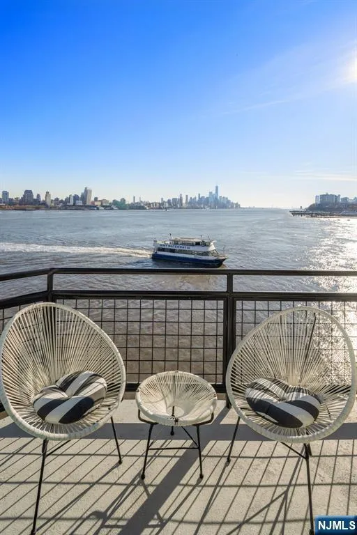 600 Harbor Boulevard 1079-81 Weehawken, NJ 07086