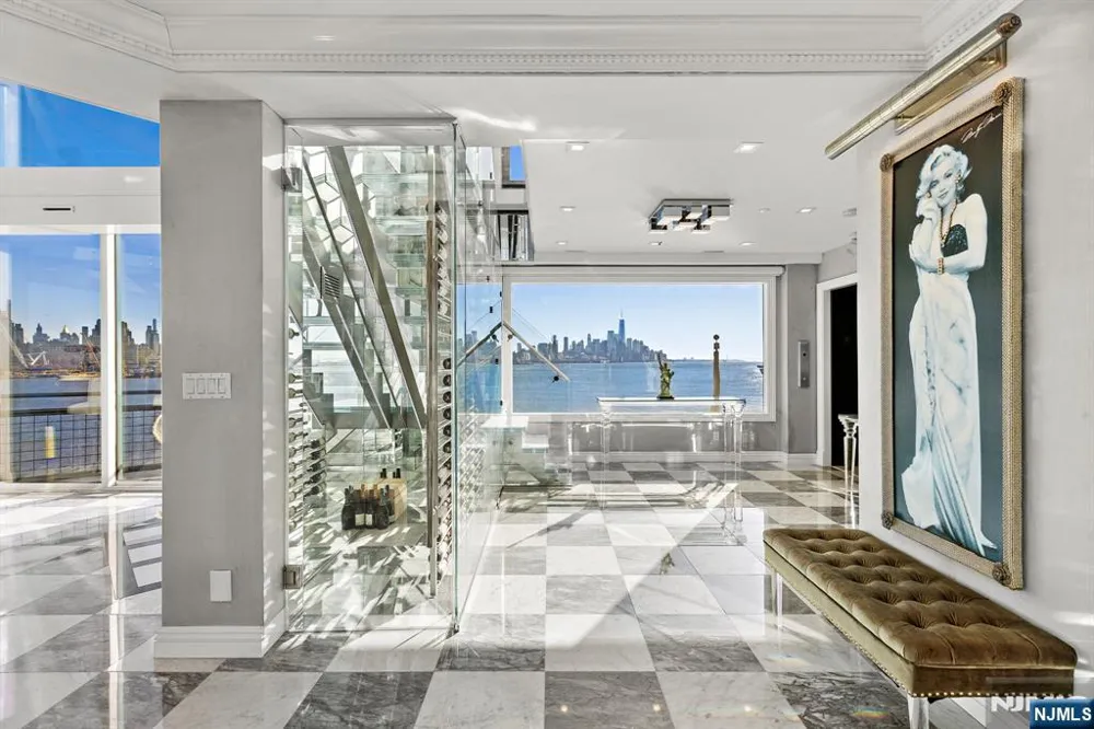 600 Harbor Boulevard 1079-81 Weehawken, NJ 07086