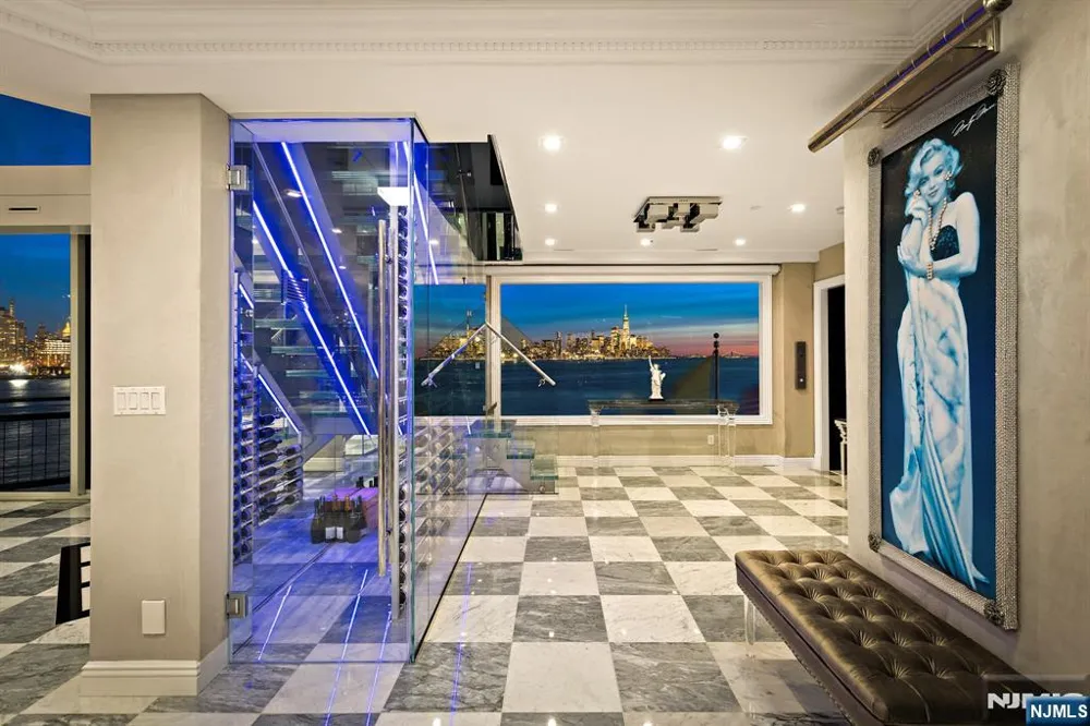 600 Harbor Boulevard 1079-81 Weehawken, NJ 07086