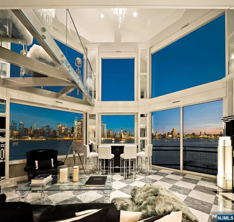 600 Harbor Boulevard 1079-81 Weehawken, NJ 07086
