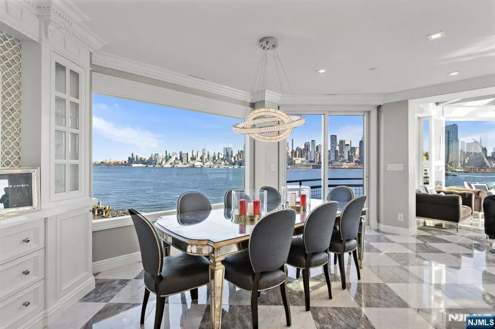 600 Harbor Boulevard 1079-81 Weehawken, NJ 07086