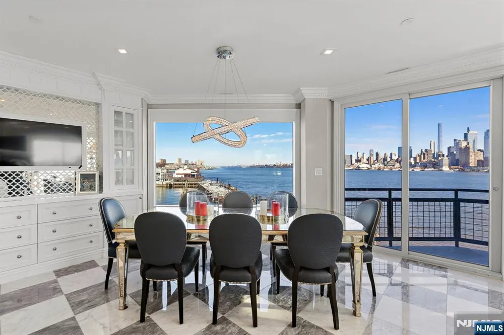 600 Harbor Boulevard 1079-81 Weehawken, NJ 07086