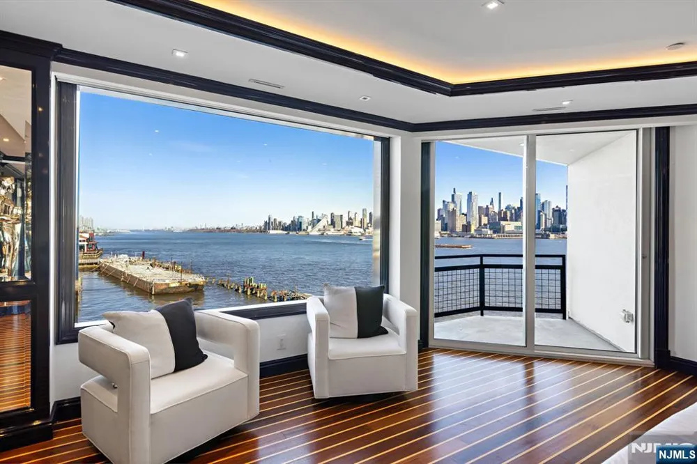 600 Harbor Boulevard 1079-81 Weehawken, NJ 07086