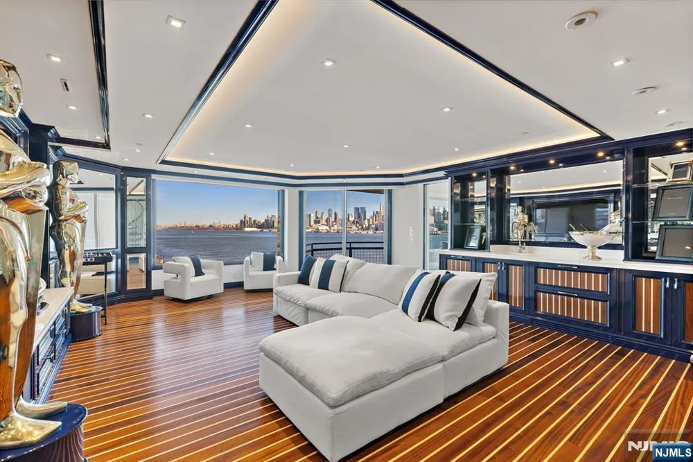 600 Harbor Boulevard 1079-81 Weehawken, NJ 07086