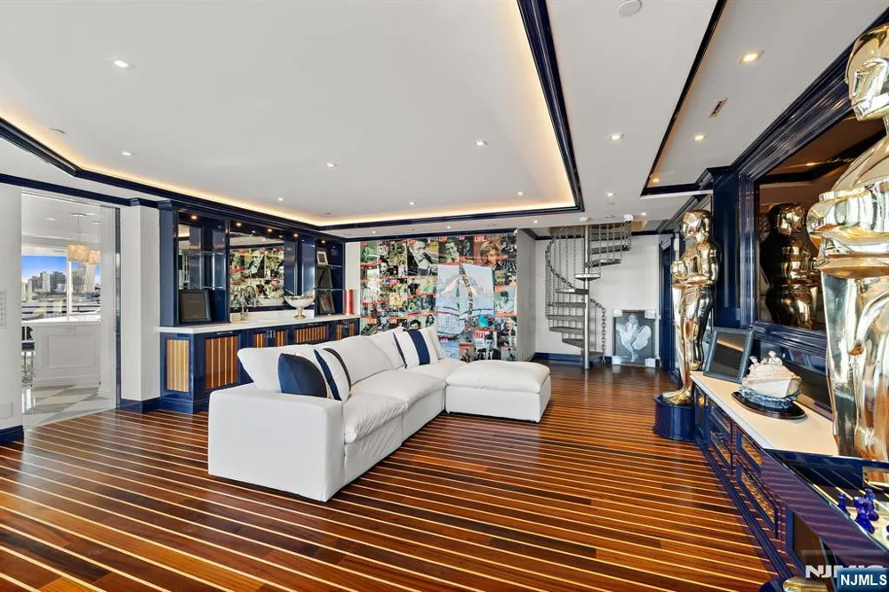 600 Harbor Boulevard 1079-81 Weehawken, NJ 07086