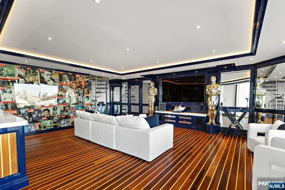 600 Harbor Boulevard 1079-81 Weehawken, NJ 07086
