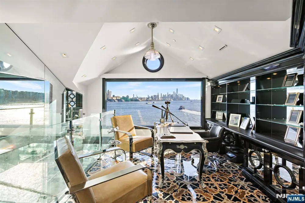 600 Harbor Boulevard 1079-81 Weehawken, NJ 07086