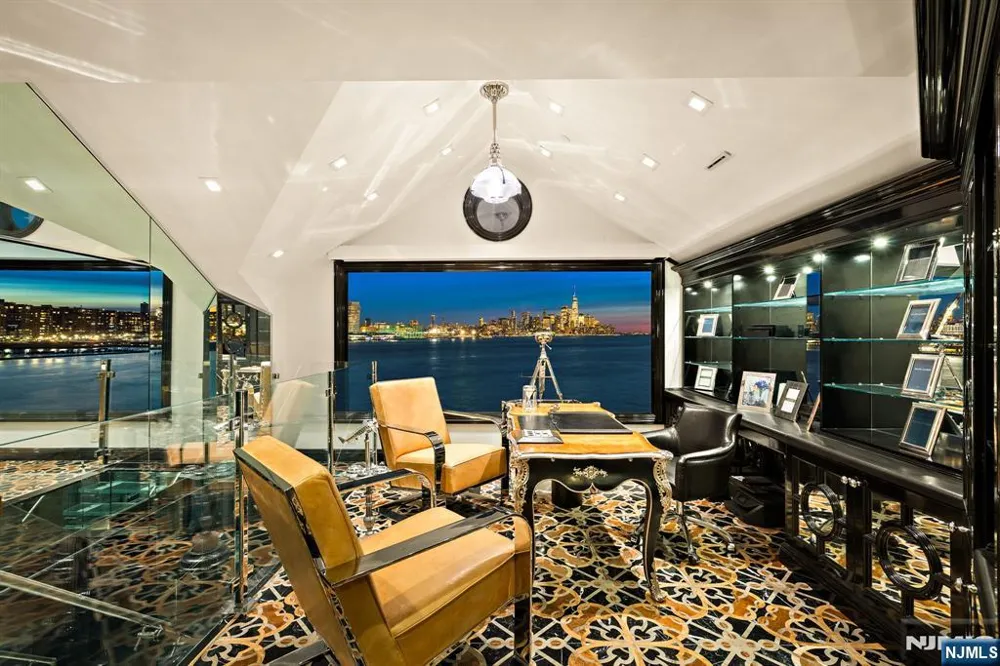 600 Harbor Boulevard 1079-81 Weehawken, NJ 07086