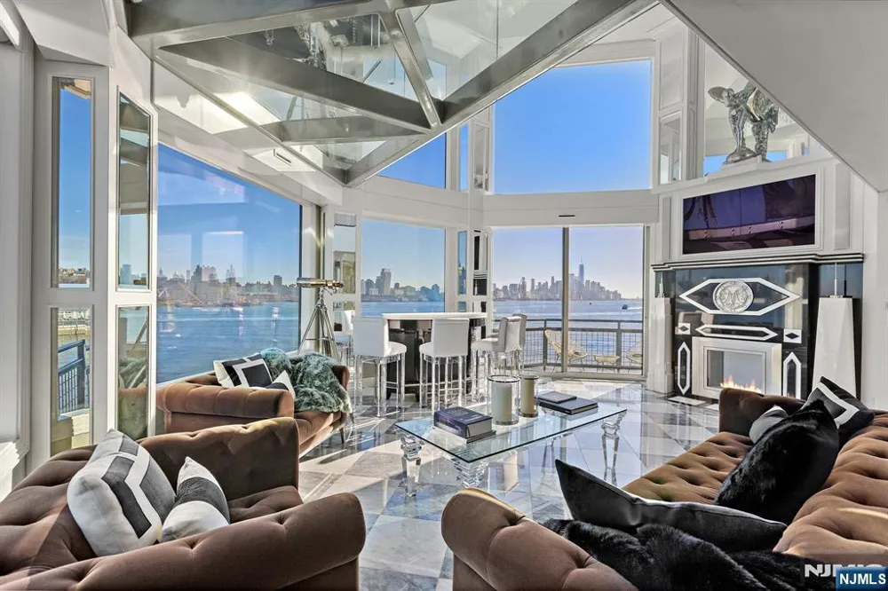 600 Harbor Boulevard 1079-81 Weehawken, NJ 07086