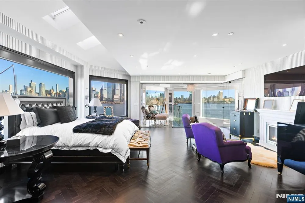 600 Harbor Boulevard 1079-81 Weehawken, NJ 07086