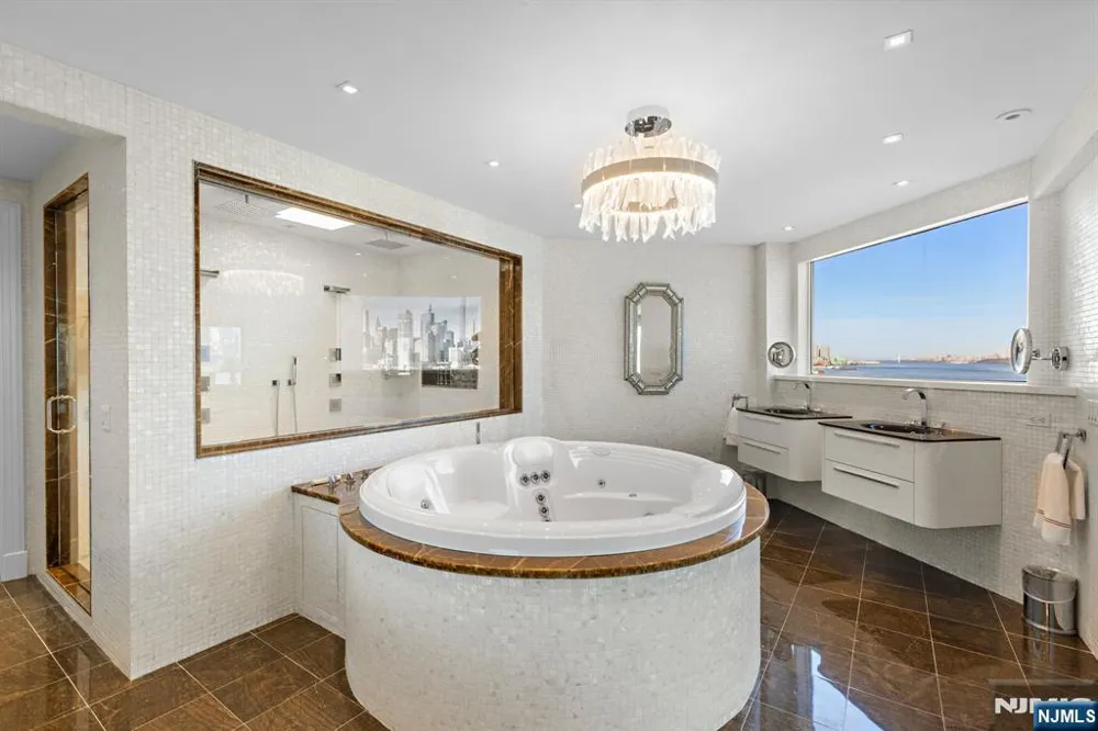 600 Harbor Boulevard 1079-81 Weehawken, NJ 07086