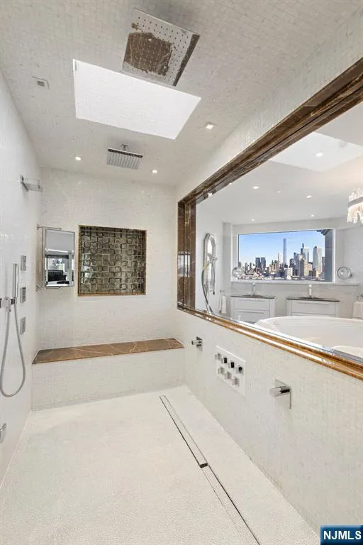 600 Harbor Boulevard 1079-81 Weehawken, NJ 07086