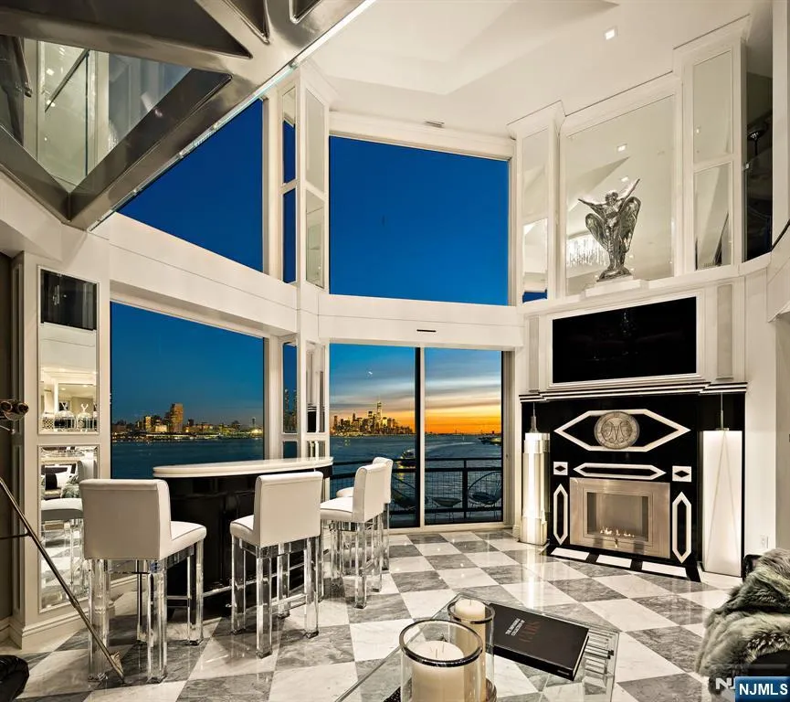 600 Harbor Boulevard 1079-81 Weehawken, NJ 07086