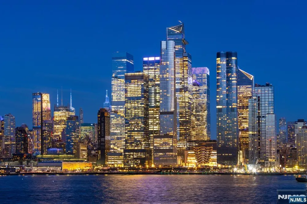 600 Harbor Boulevard 1079-81 Weehawken, NJ 07086