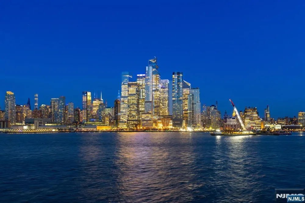 600 Harbor Boulevard 1079-81 Weehawken, NJ 07086