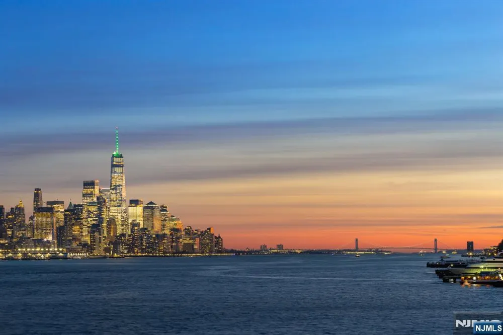 600 Harbor Boulevard 1079-81 Weehawken, NJ 07086