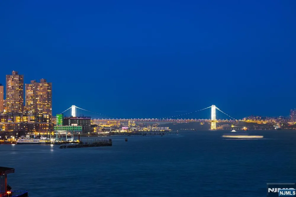 600 Harbor Boulevard 1079-81 Weehawken, NJ 07086
