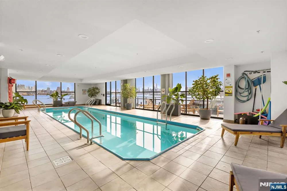 600 Harbor Boulevard 1079-81 Weehawken, NJ 07086
