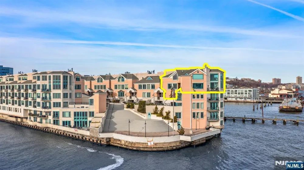 600 Harbor Boulevard 1079-81 Weehawken, NJ 07086