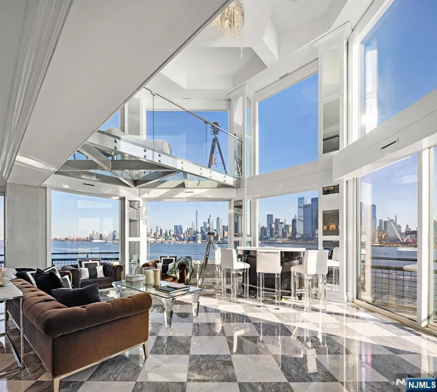 600 Harbor Boulevard 1079-81 Weehawken, NJ 07086