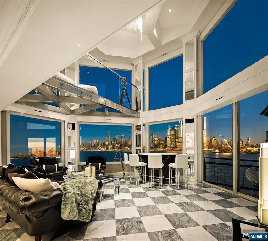 600 Harbor Boulevard 1079-81 Weehawken, NJ 07086