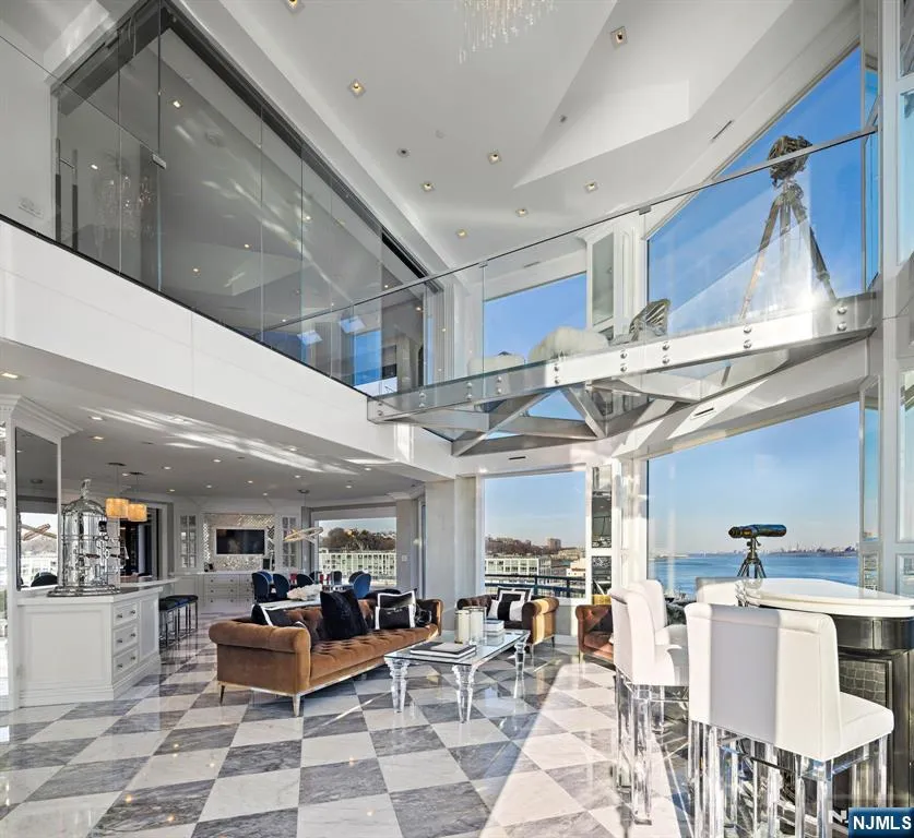 600 Harbor Boulevard 1079-81 Weehawken, NJ 07086