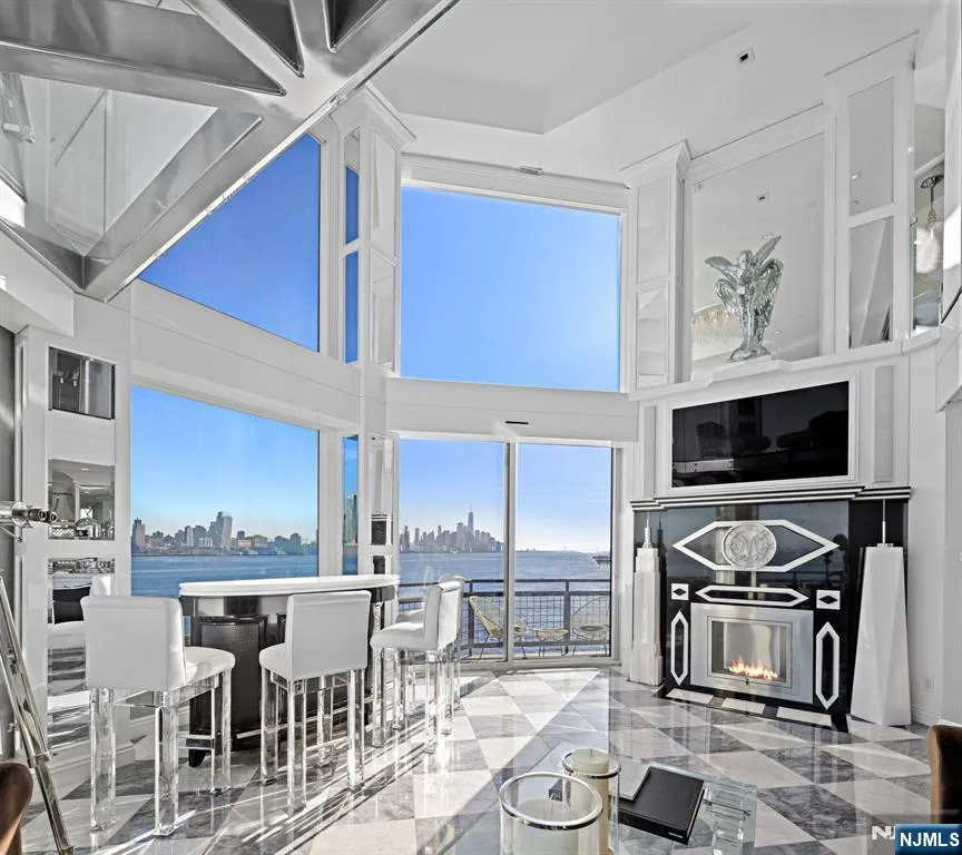 600 Harbor Boulevard 1079-81 Weehawken, NJ 07086