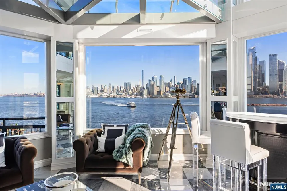 600 Harbor Boulevard 1079-81 Weehawken, NJ 07086