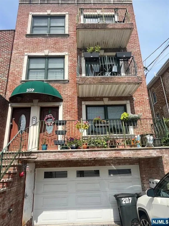 207 Palisade Avenue 2 Union City, NJ 07087