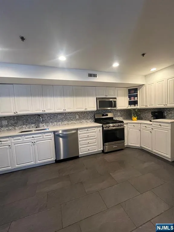 207 Palisade Avenue 2 Union City, NJ 07087