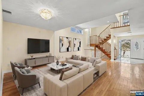 376 Kenwood 9