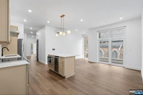 21 Lincoln Park 203