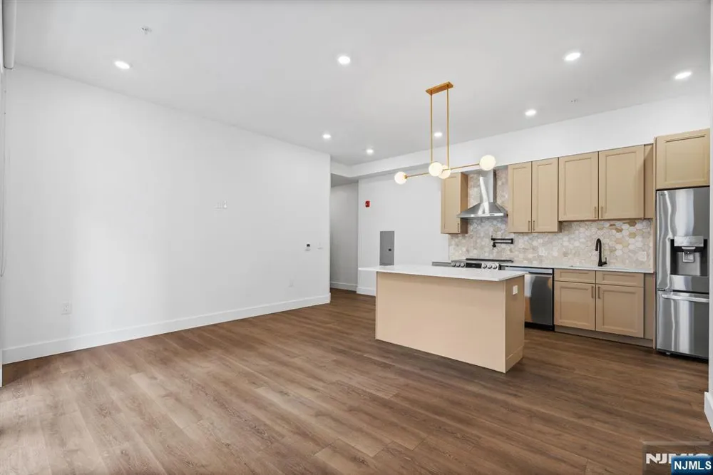 21 Lincoln Park 203 Newark, NJ 07102