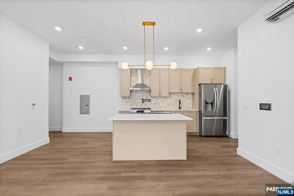 21 Lincoln Park 203 Newark, NJ 07102